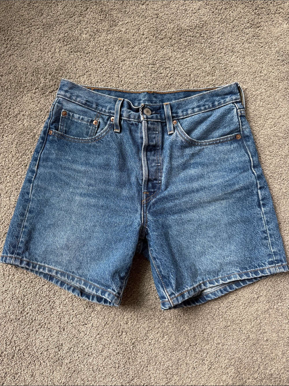 Levi’s 501 mid thigh Denim Shorts